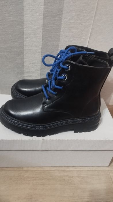 Продам осеннию обувь