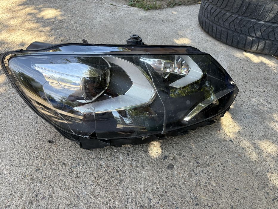 Десен фар за  VW Sharan 2010 - 2020 / Шаран