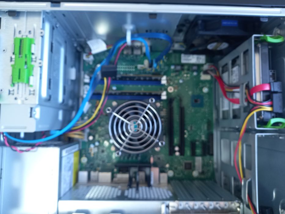 Мощен компютър Fujitsu Intel® Core™ i5-7500 8gb DDR4 Ssd