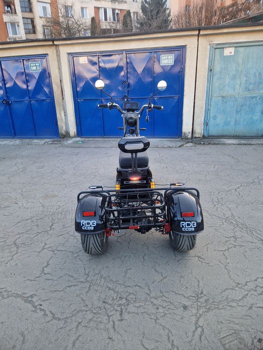 Vând Scuter Triciclu