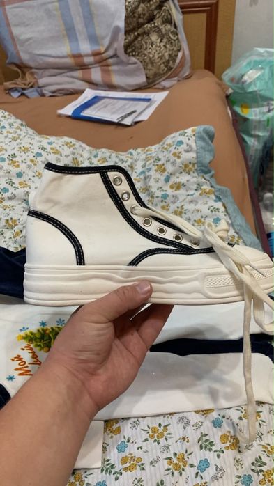 Продам 2 женских кед летние!