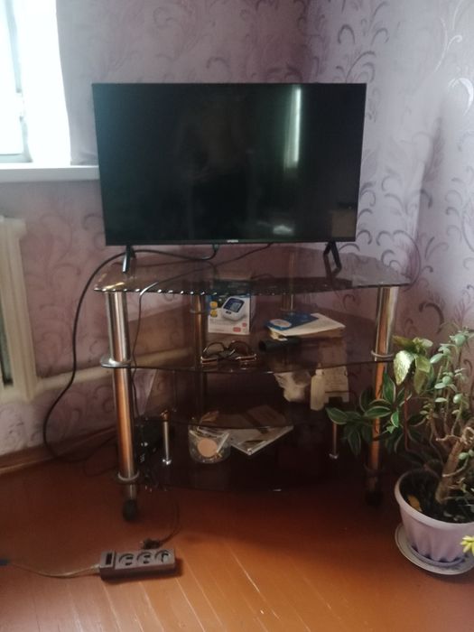 Продам зеркола тумбу и тумба под телевизор