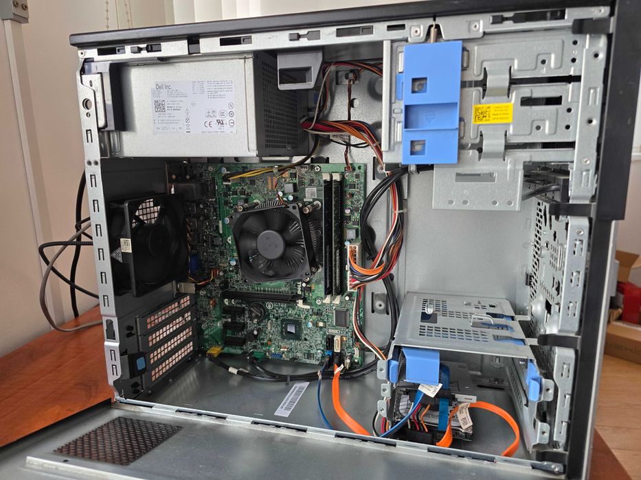 Unitate centrala PC Dell OptiPlex 390, Intel I3, SSD + HDD, 8Gb RAM