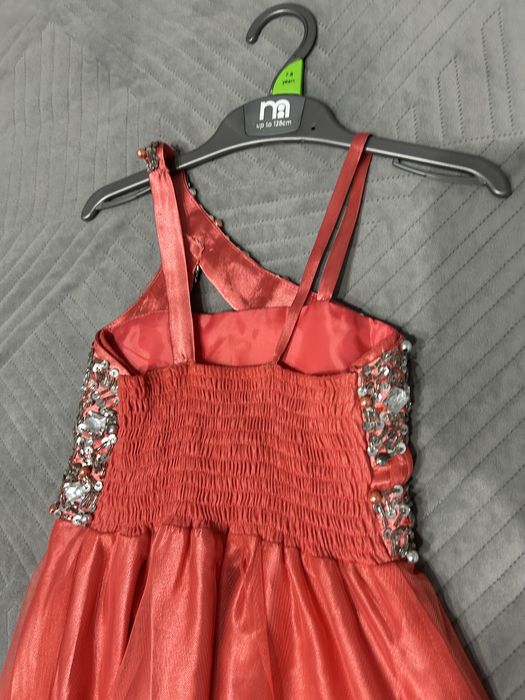 Продам вечернее платье на девочку