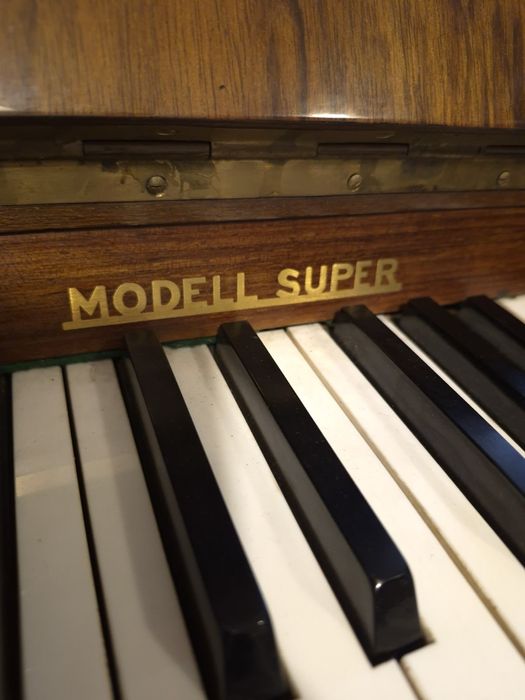 Немско пиано August Forster