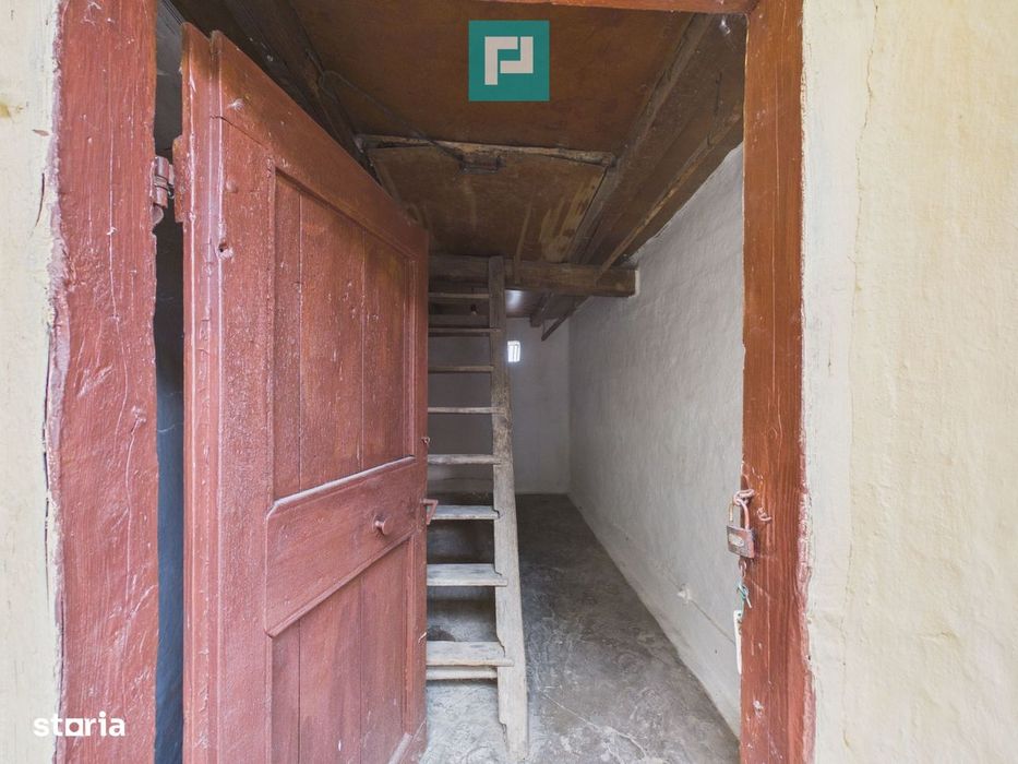 Casă bătrânească cu 4 camere in Pecica