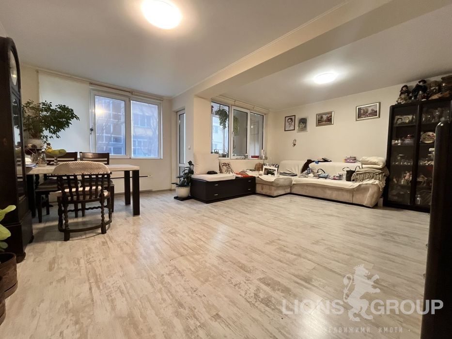 Продава се Тристаен апартамент в Варна, Левски - 110 кв.м за 1104 €/кв.м - Снимка #2
