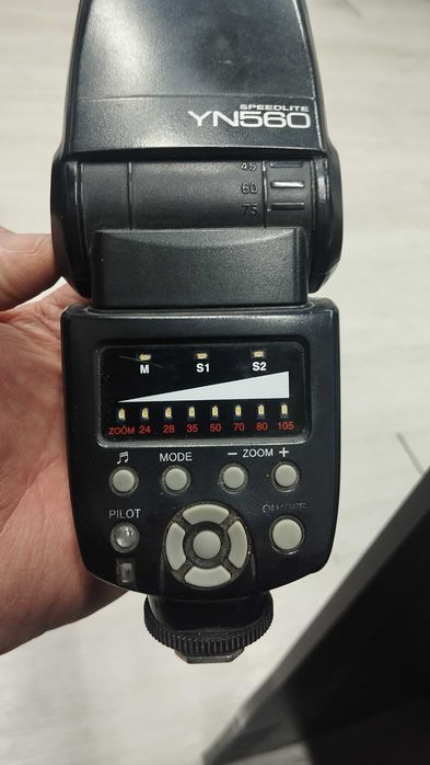 Продам  Вспышка Yongnuo Yn560