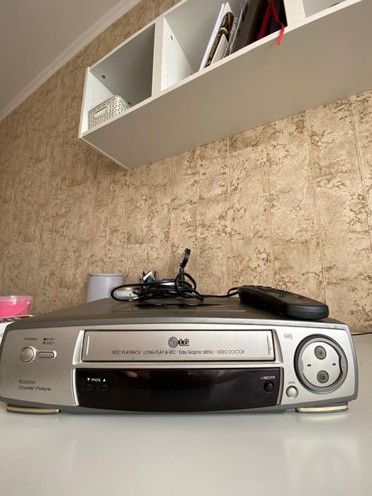 Видеомагнитофон LG BC290W