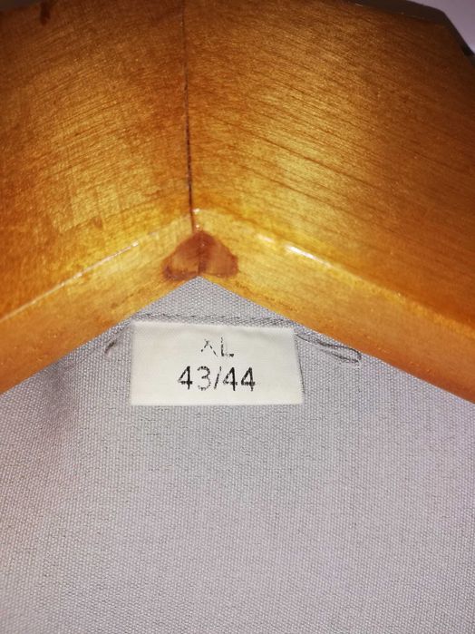 Продавам мъжки костюм