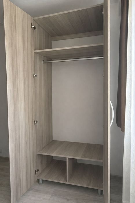 De vânzare șifonier cu 2 uși