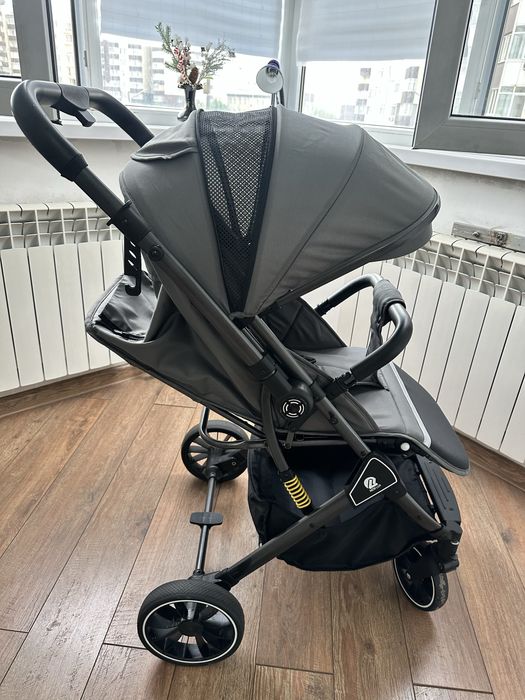 Продам детскую коляску