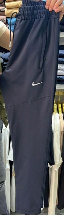 Темно-синий спорткостюм Nike