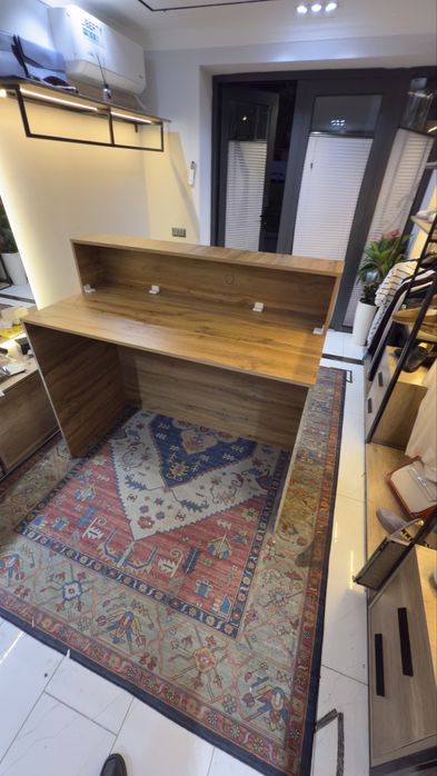 Dokon uchun mebellar stilaj oyna stol shkaf