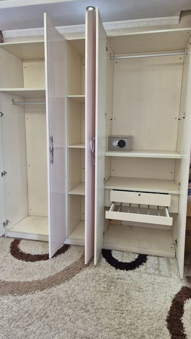 Продам спальный гарнитур