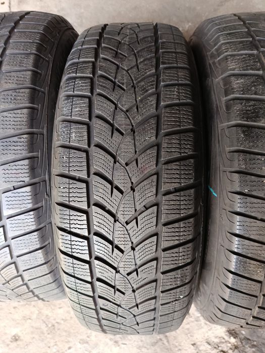 Зимни гуми -17цола -215/65-1бр.-65лв."GOOD YEAR"