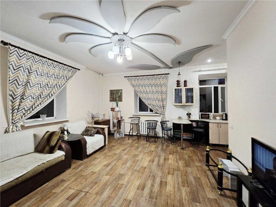 **Продам 3х студию в Соц городе по Менделеева