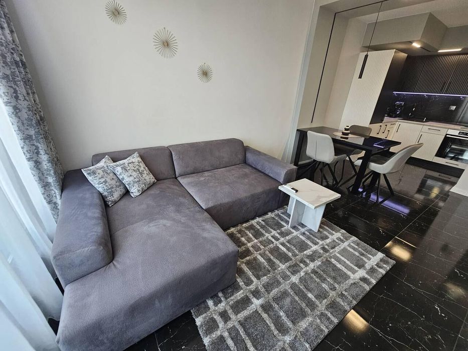 Дава се под наем Двустаен апартамент в Пловдив, Център - 75 кв.м за 725 € - Снимка #1