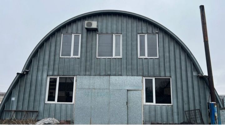 Ангар. Бокс. Сто