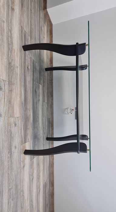 Стъклена трапезна маса