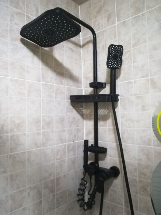 Cabina de dus cu cada semirotunda