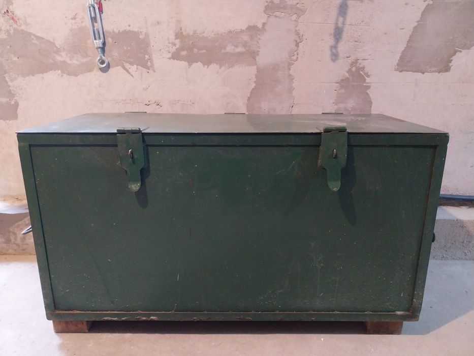 Lada metalica, cutie