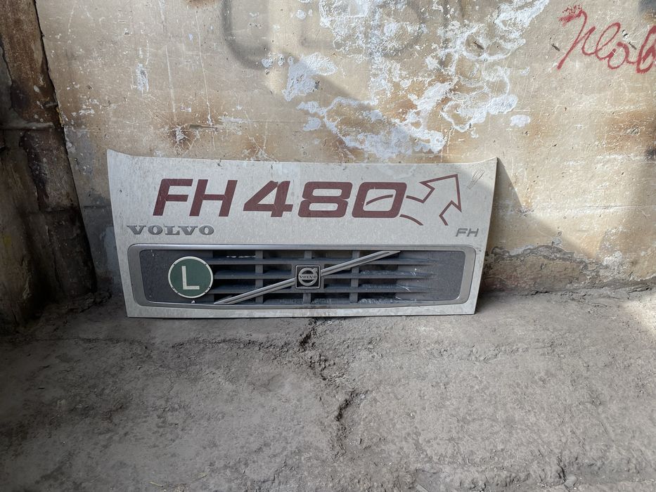 Капот на volvo FH12