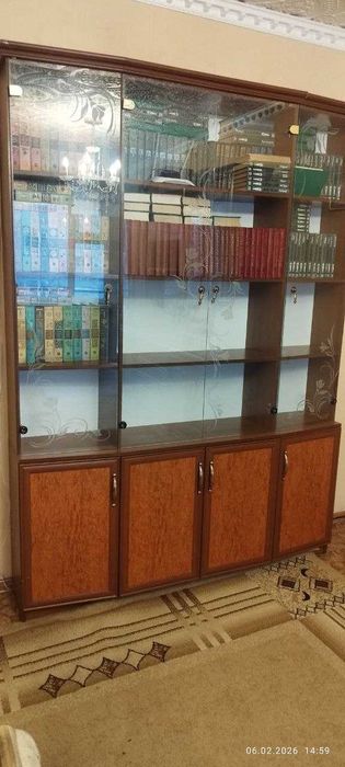 Продам шкаф для книг и документов
