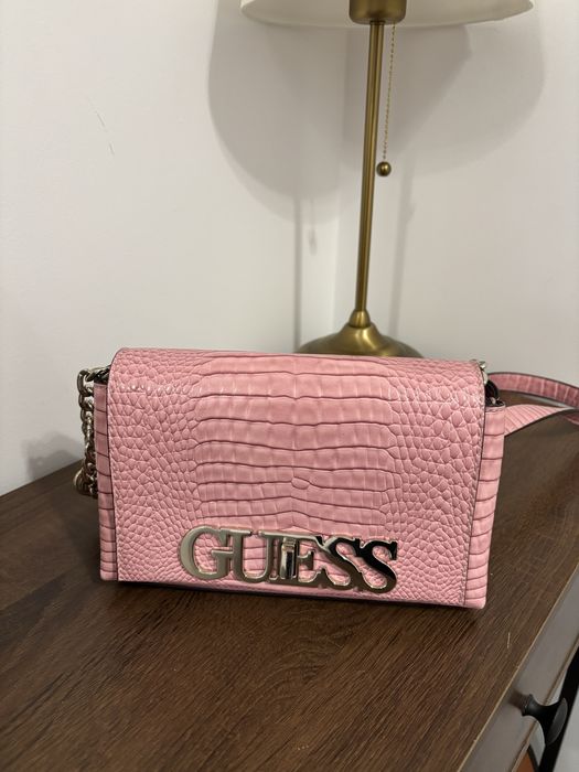 Чанта Guess в розов цвят с дълга дръжка