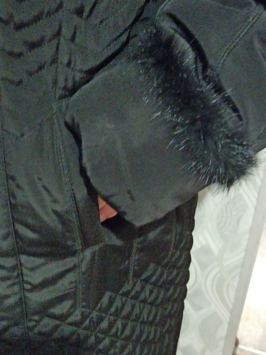 Продам пальто утеплённое, с капюшоном р-56