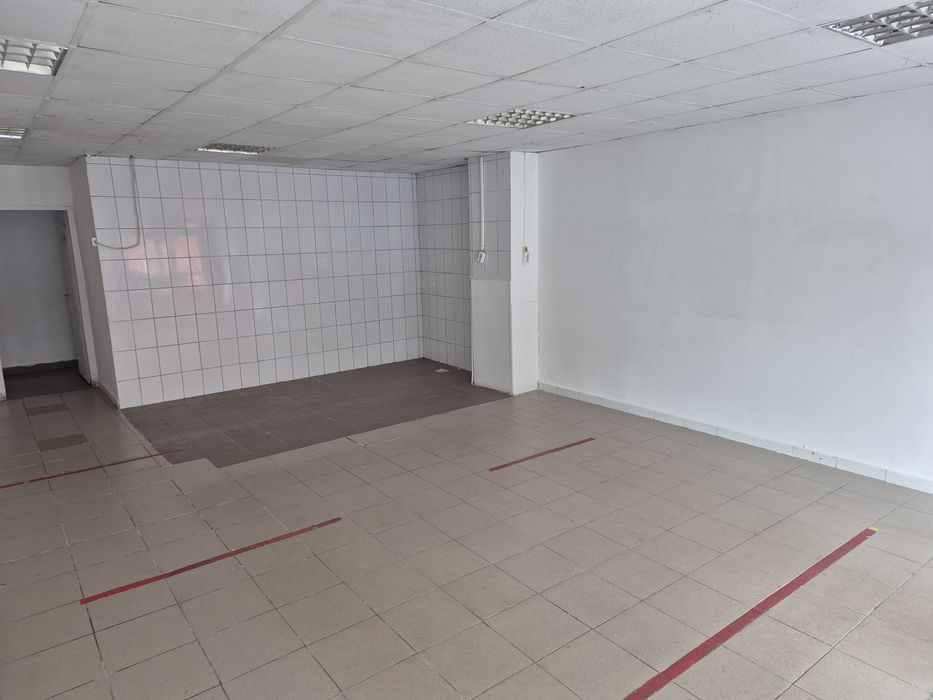 Închiriez spațiu comercial