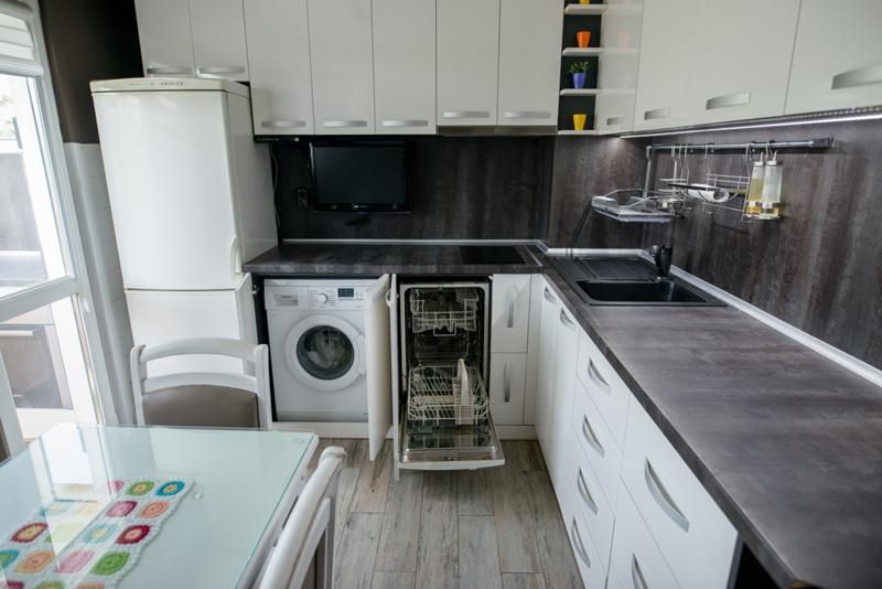 Дава се под наем Тристаен апартамент в Варна, Чайка - 90 кв.м за 650 € - Снимка #2