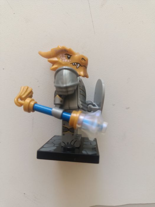 Лего минифигурка  Dragonborn Paladin