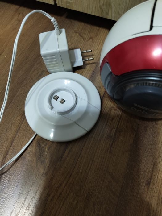 Vând aspirator Black&Decker