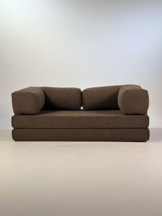 Бескаркасный диван для ежедневного сна