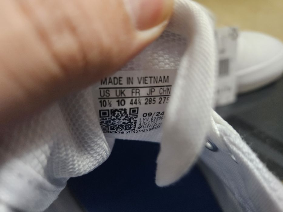 Кроссовки адидас белые