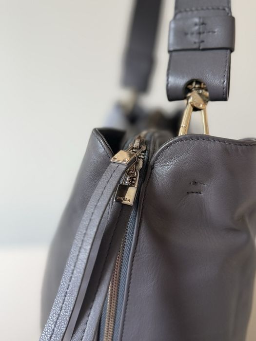 Стилна и практична дамска чанта Furla