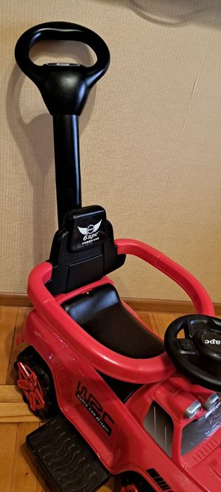 Продам детскую машину - каталку. Новая