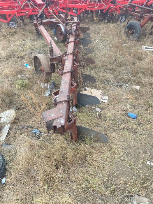 Продам плуг , культиватор арычник