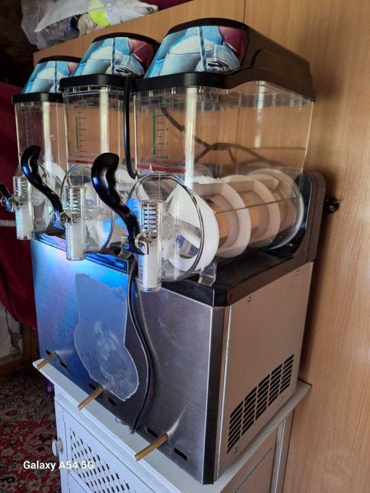 Продаётся аппарат для приготовления слаша (Slush Machine ) на 3 вкуса.
