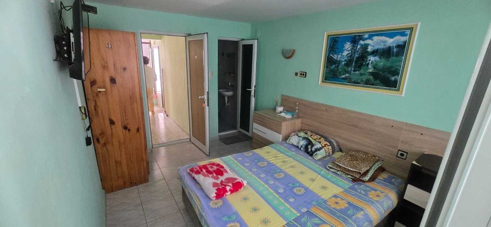 Продава се партерен етаж от къща в центъра на Несебър