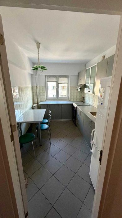 De inchiriat apartament 4 camere - 83 mp // Ultracentral // Ploiesti