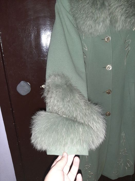 Palto sotiladi. Xolati alo darajada.