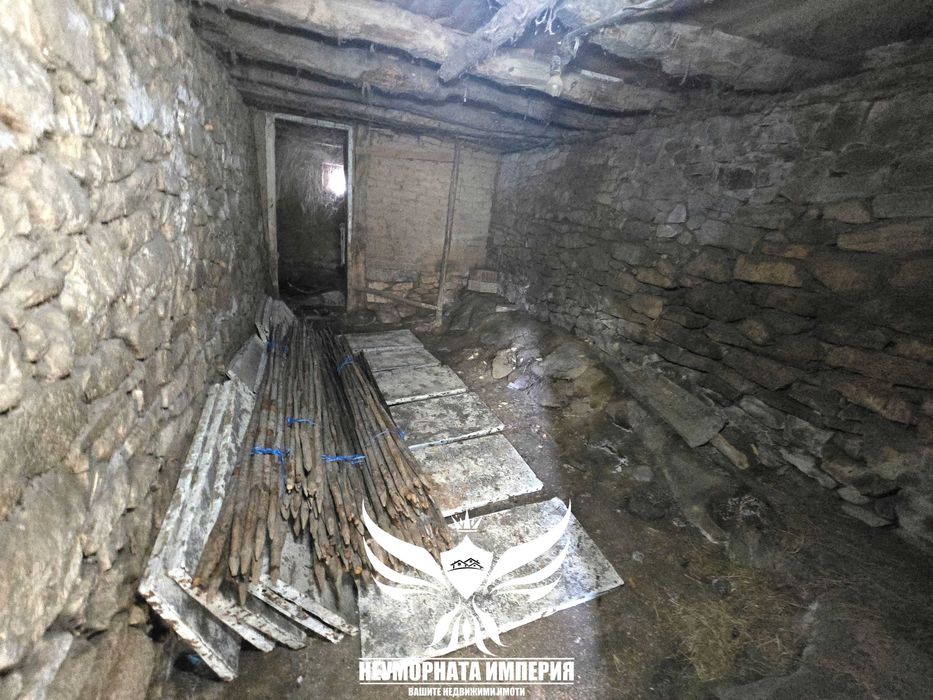 Двуетажна вила/къща 208РЗП с 900кв.м. двор село Баните обл.Смолян