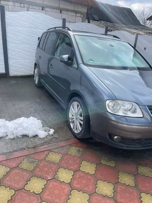 Vand vw touran 2006 7 locuri