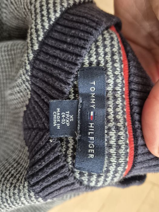 Пуловери Tommy Hilfiger за момче