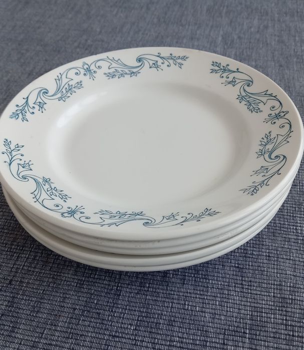 Малки порцеланови чинийки