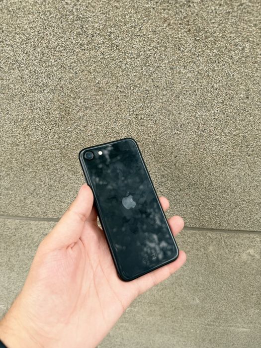 iPhone SE 2020 64Gb - В отличном состоянии состоянии