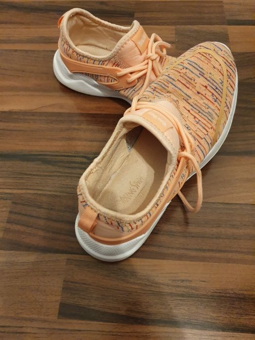 Маратонки за момиче