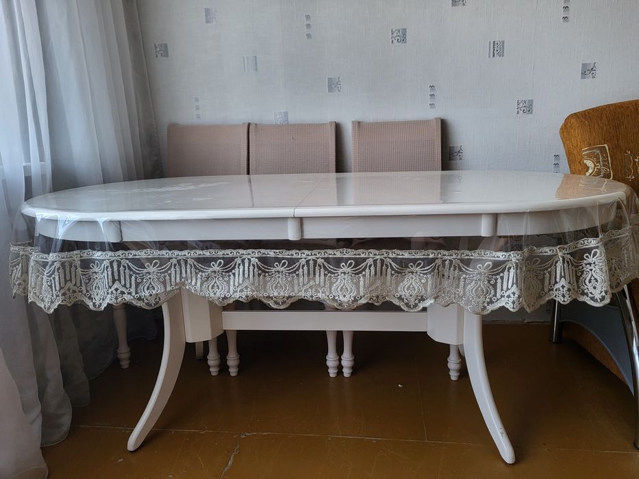 Продам стол для гостиной
